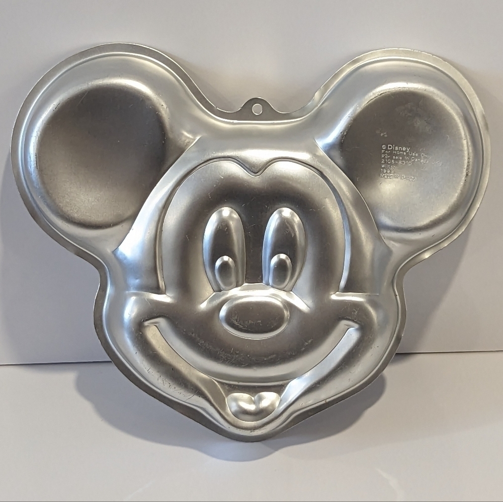 Wilton Disney Mickey Mouse cake pan 2105-8310